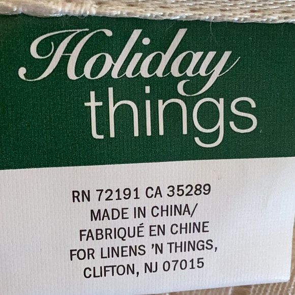 IVORY DAMASK TABLECLOTH NWOT 70” X 84” - Picture 5 of 16